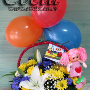 Cveće u korpi za poklon