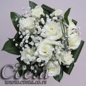 Bidermajer sa belim ružama