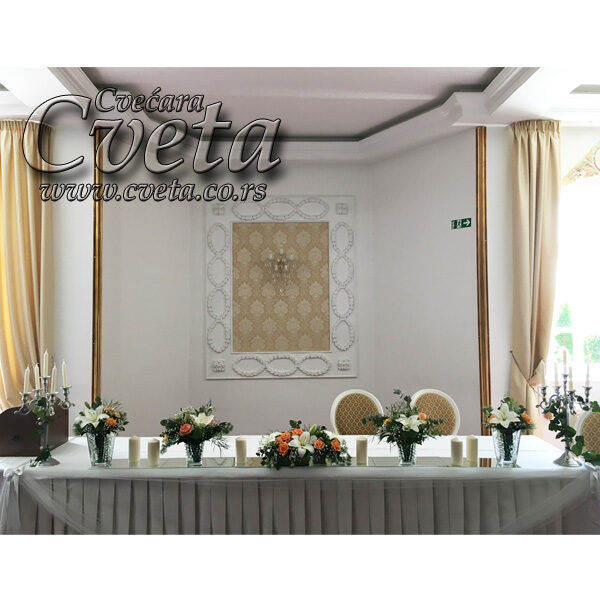 Dekoracija mladenackog stola