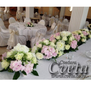 Dekoracija mladenackog stola