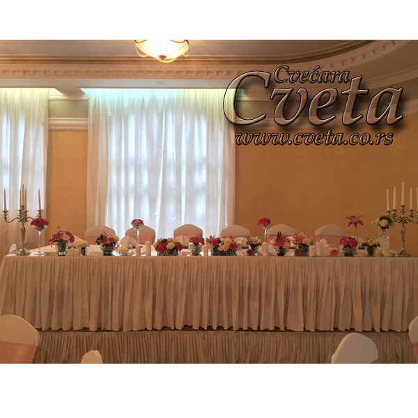 Ukrašavanje stolova na svadbama