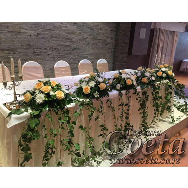 Dekoracija mladenačkog stola