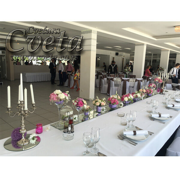 Dekoracija stolova za venčanje