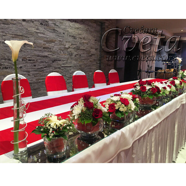 Dekoracija stolova za venčanje