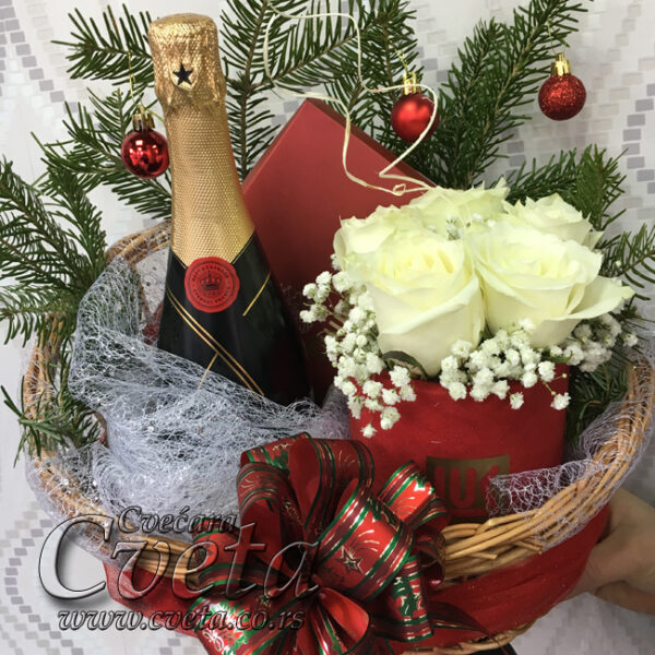 Novogodišnja poklon korpa 009